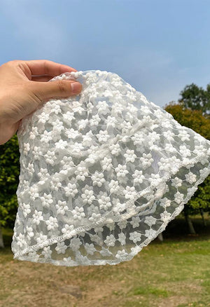 Bob en dentelle à motif de fleurs