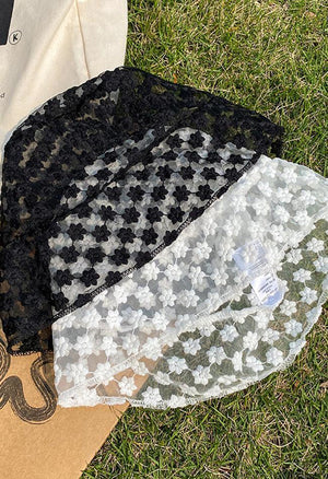 Bob en dentelle à motif de fleurs