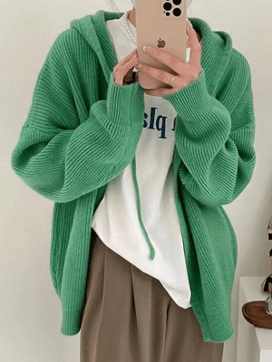 Cardigan en tricot à capuche boutonné sur le devant