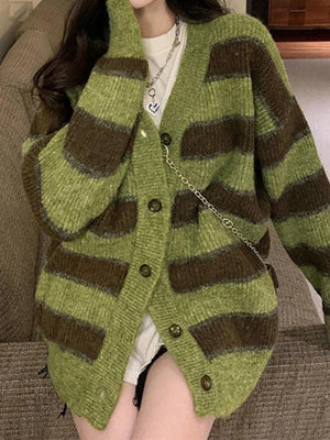 Cardigan en tricot rayé boutonné sur le devant