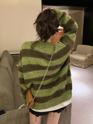 Cardigan en tricot rayé boutonné sur le devant