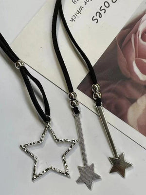 Collier Design Velours Pendentif Étoile Découpée