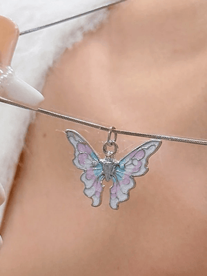Collier à breloque papillon pastel