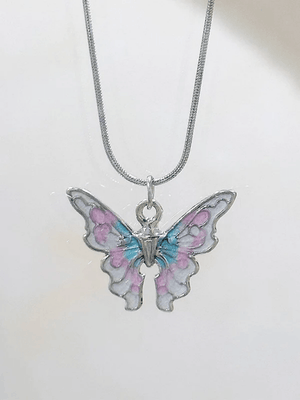 Collier à breloque papillon pastel