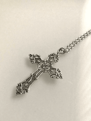 Collier croix baroque vintage