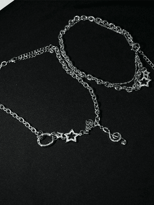 Collier de charme de décor de strass