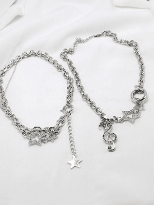 Collier de charme de décor de strass