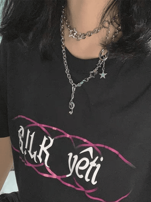 Collier de charme de décor de strass