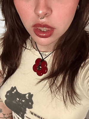 Collier de corde à pendentif fleur évidée