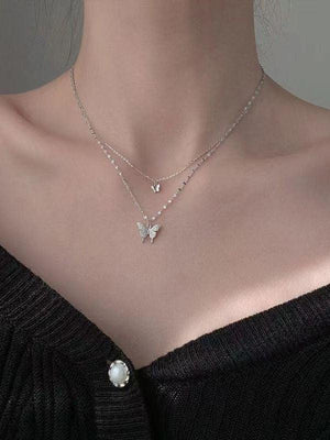 Collier double couche avec pendentif papillon en strass