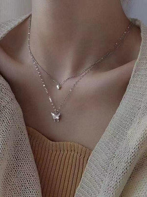 Collier double couche avec pendentif papillon en strass
