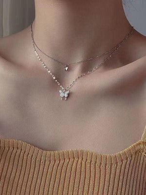 Collier double couche avec pendentif papillon en strass