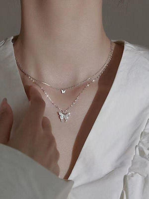 Collier double couche avec pendentif papillon en strass