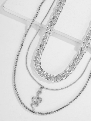 Collier multicouche à décor de serpent