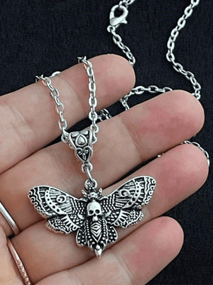 Collier pendentif crâne de papillon de nuit en argent