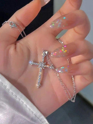 Collier pendentif croix strass