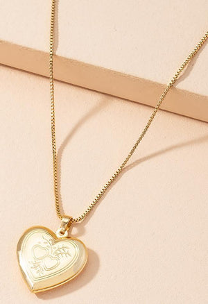 Collier pendentif en forme de coeur