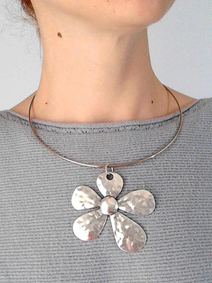 Collier pendentif grande fleur en argent