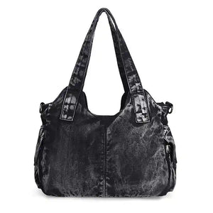 Dos du Sac Denim Y2K Vintage noir avec effet usé et bandoulière ajustable. Sac spacieux pour un look rétro et fonctionnel.