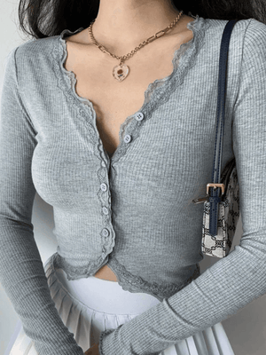 Haut court en tricot boutonné à bordure en dentelle