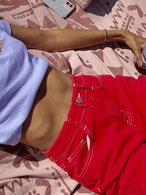 Jean boyfriend délavé à détails cousus