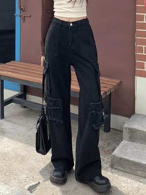 Pantalon cargo noir à jambe droite et effet usé