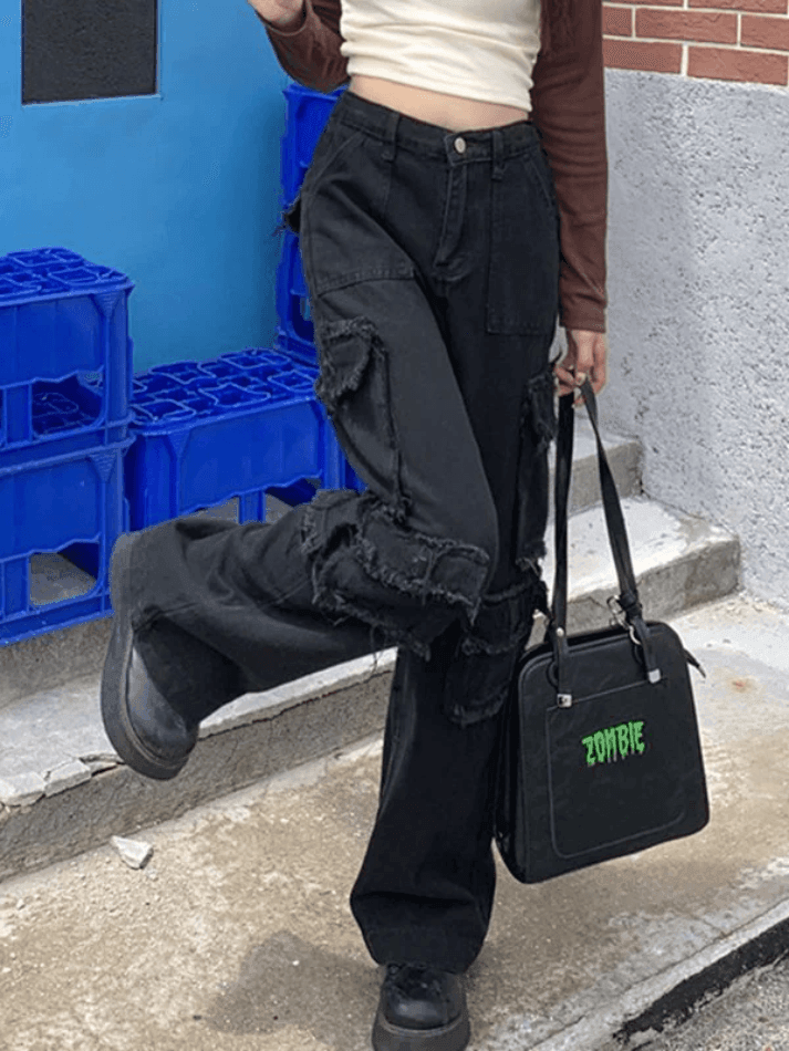 Pantalon cargo noir à jambe droite et effet usé