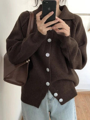 Pull en maille vintage boutonné sur le devant