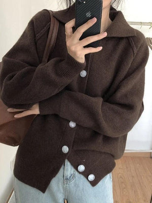 Pull en maille vintage boutonné sur le devant