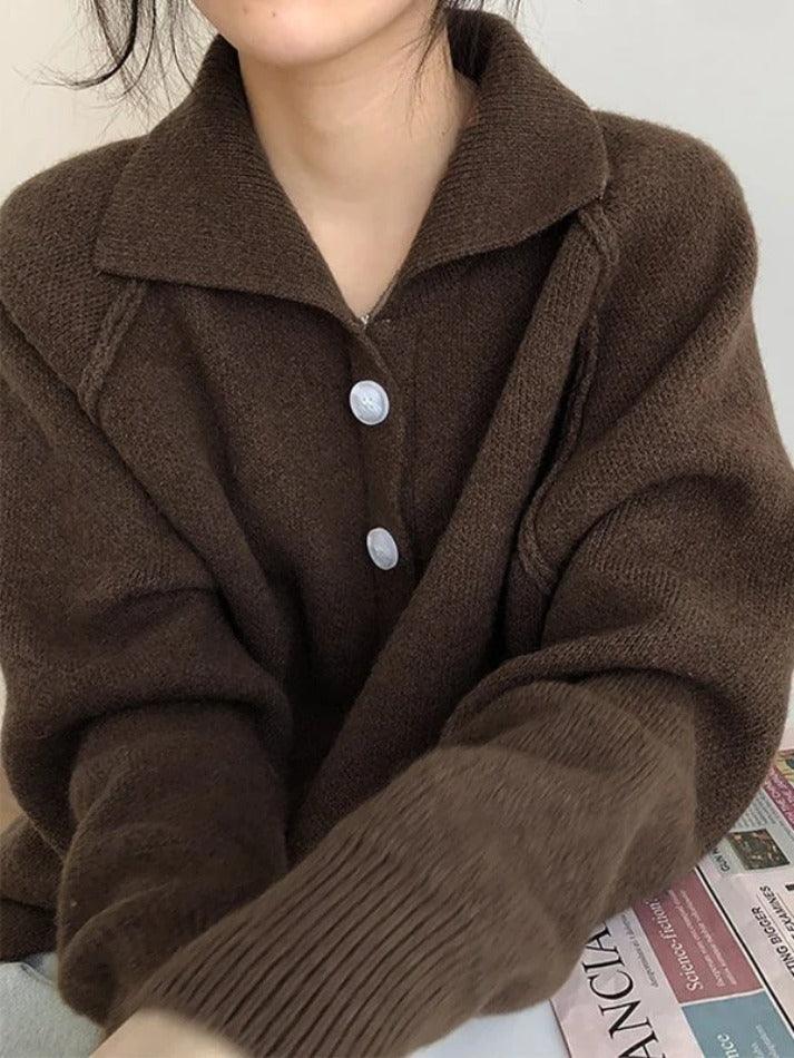 Pull en maille vintage boutonné sur le devant