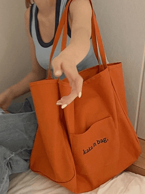 Sac fourre-tout à poche à motif de lettres