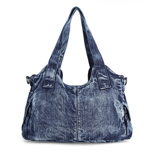 Dos du Sac Denim Y2K Vintage bleu délavé avec texture marbrée. Idéal pour un usage quotidien avec une touche rétro.