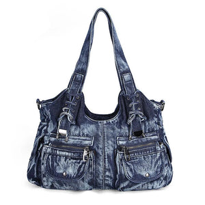 Sac Denim Y2K Vintage en jean bleu délavé avec poches zippées et détails métalliques. Look audacieux pour un style Y2K affirmé.