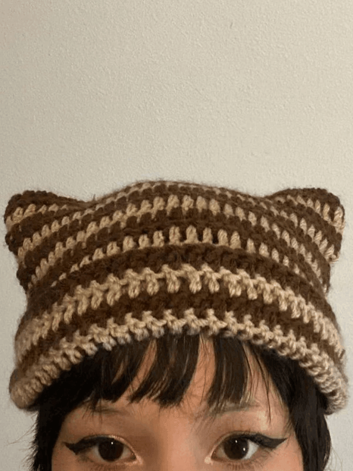 Bonnet tricoté à rayures avec détail en corne fait à la main-Hats-MAUV STUDIO-STREETWEAR-Y2K-CLOTHING
