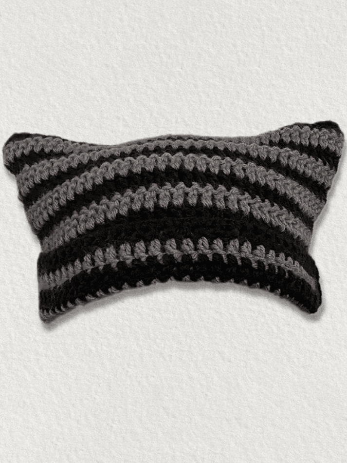 Bonnet tricoté à rayures avec détail en corne fait à la main-Hats-MAUV STUDIO-STREETWEAR-Y2K-CLOTHING