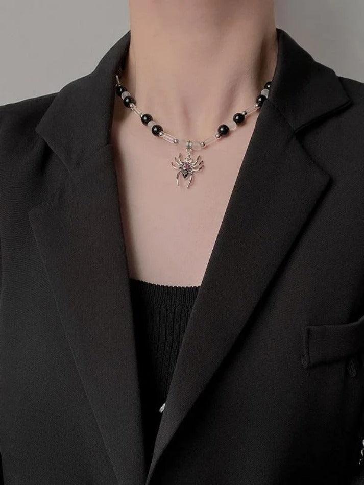 Collier de perles pendentif araignée-Necklaces-MAUV STUDIO-STREETWEAR-Y2K-CLOTHING