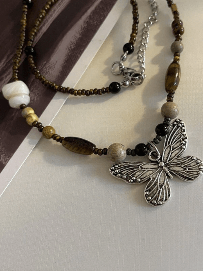 Collier papillon en pierre de perles vintage-Necklaces-MAUV STUDIO-STREETWEAR-Y2K-CLOTHING