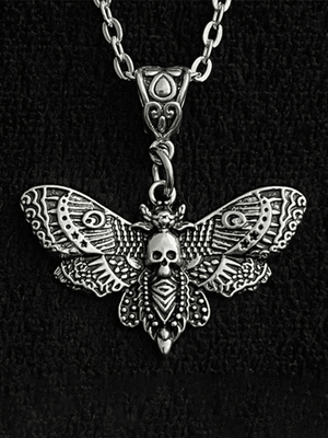 Collier pendentif crâne de papillon de nuit en argent-Necklaces-MAUV STUDIO-STREETWEAR-Y2K-CLOTHING
