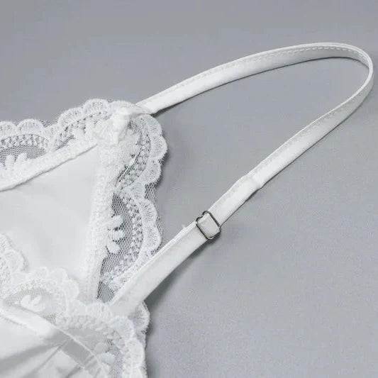 Hook Front Lace Trim Top – MAUVSTUDIO®