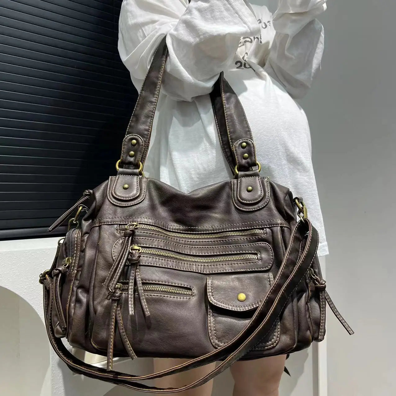 Y2K Vintage Moto Shoulder Bag Faux Leather – MAUVSTUDIO® Y2K Vintage Moto Shoulder Bag Faux Leather – MAUVSTUDIO®