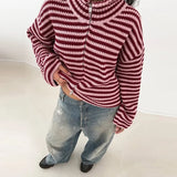 Maglione a righe con zip e collo alto cozy
