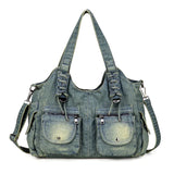 Sac Denim Y2K Vintage en jean bleu clair avec poches avant et finitions usées. Style rétro parfait pour les amateurs de mode Y2K.