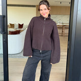 Maglione a righe con zip e collo alto cozy