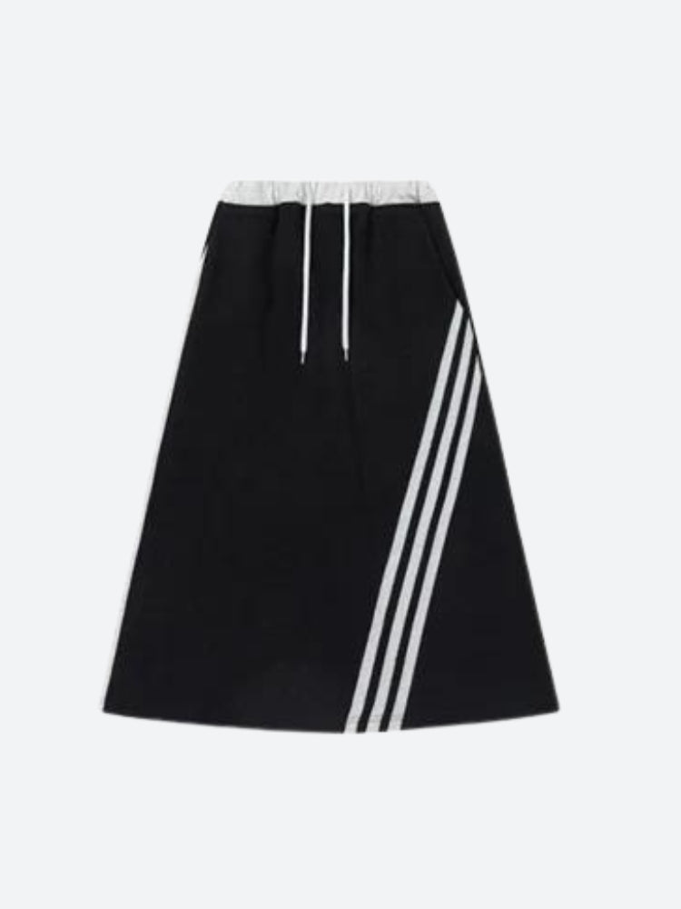 , Y2K skirt styled with a crop top