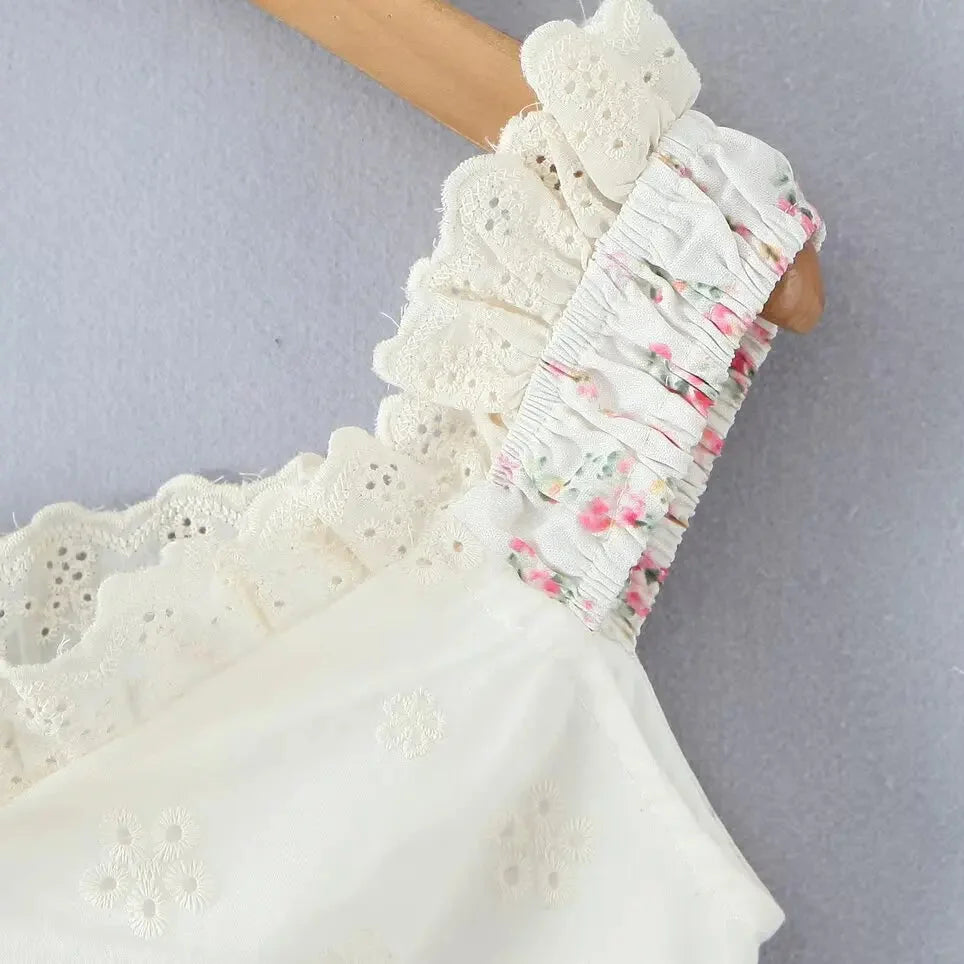 Y2K Floral Lace Trim Cami Top with lace trim, Y2K tube top styled with low rise bottoms